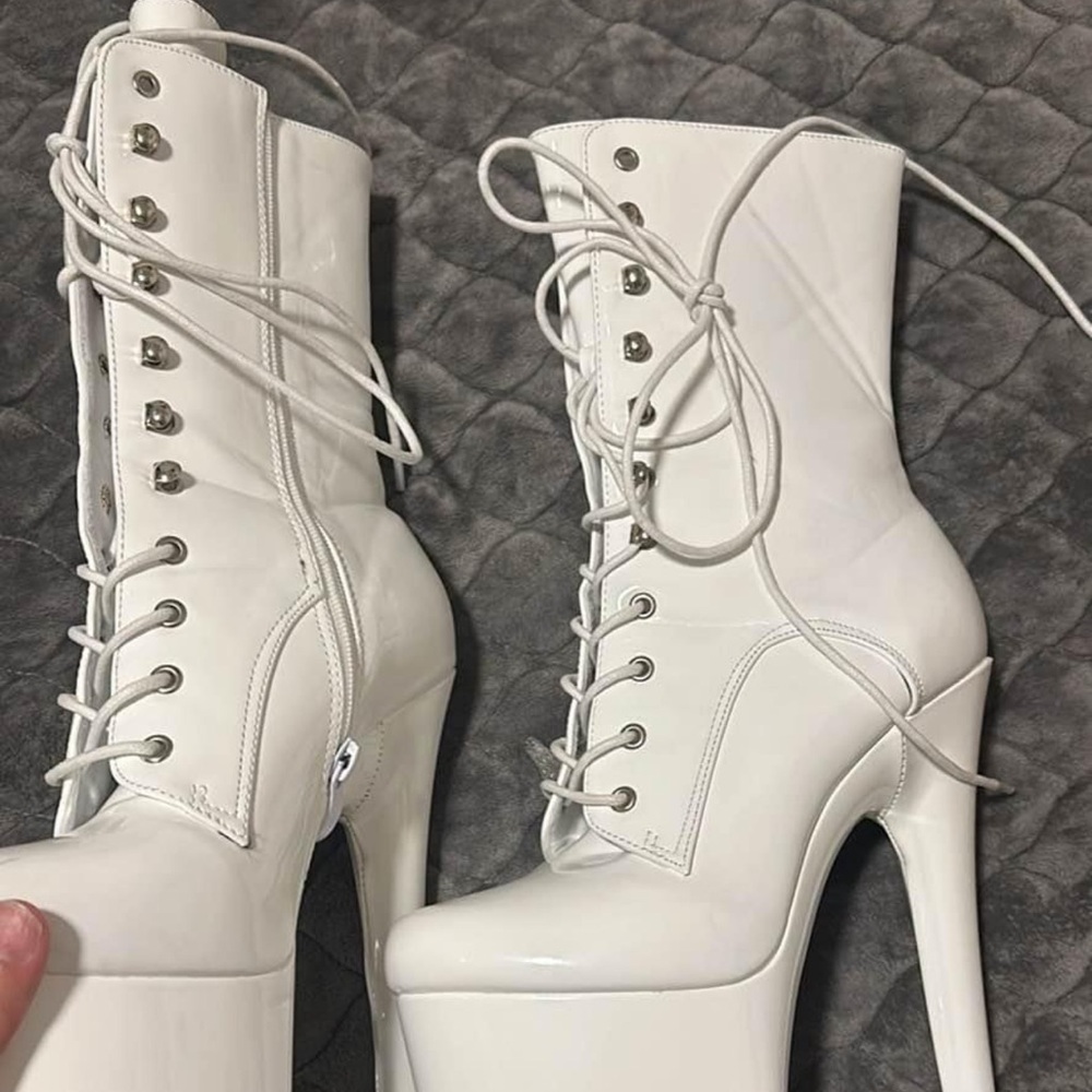 White pleaser pumps